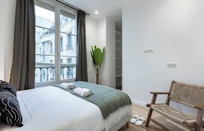 3 habitaciones, escritorio, tabla de planchar con plancha y wifi gratis 