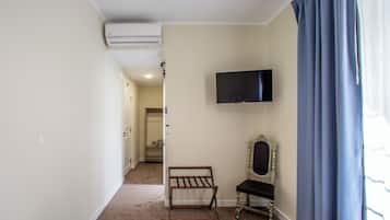 Comfort Twin Room, City View | Hypo-allergenic bedding, free WiFi, bed sheets