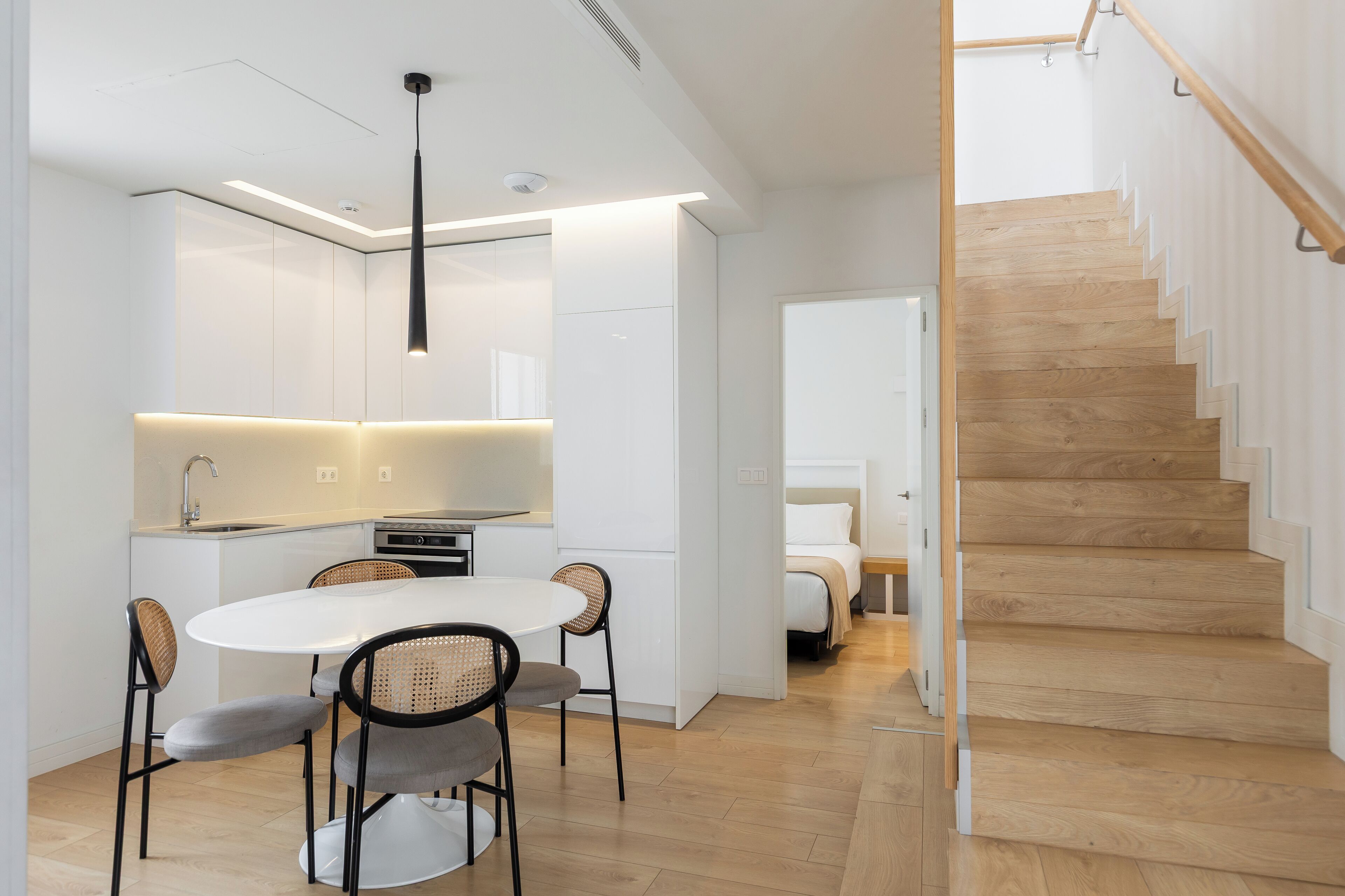 Toetasjesleilighet, byutsikt | Oppholdsområde | Flatskjerm-TV