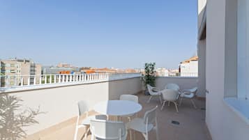 Dúplex Deluxe, vista a la ciudad | Terraza o patio