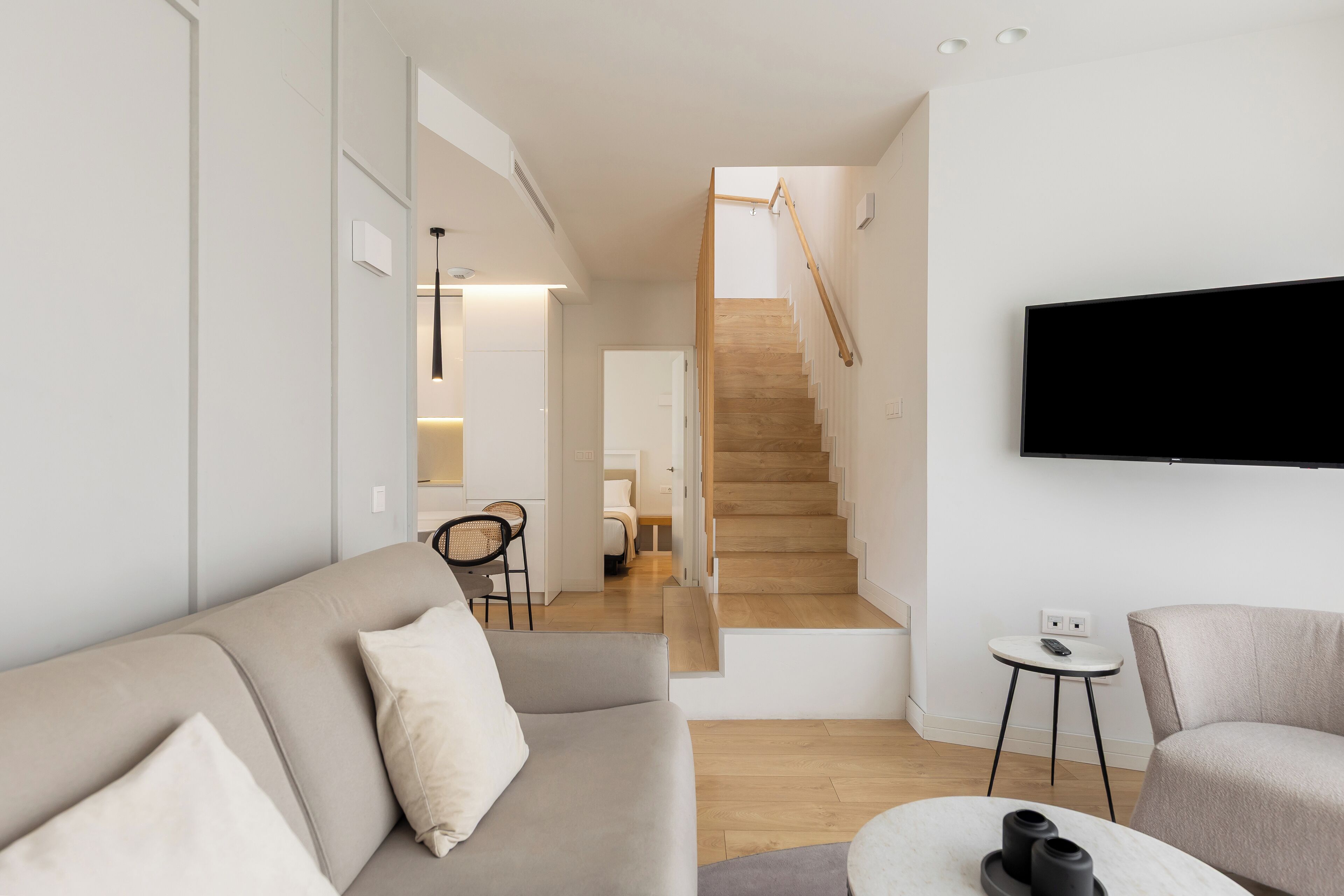 Toetasjesleilighet, byutsikt | Oppholdsområde | Flatskjerm-TV