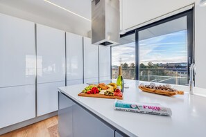 Interior - Stunning Penthouse • City Centre • Large Balcony • Private Parking • Smart TVs (Milton Keynes)