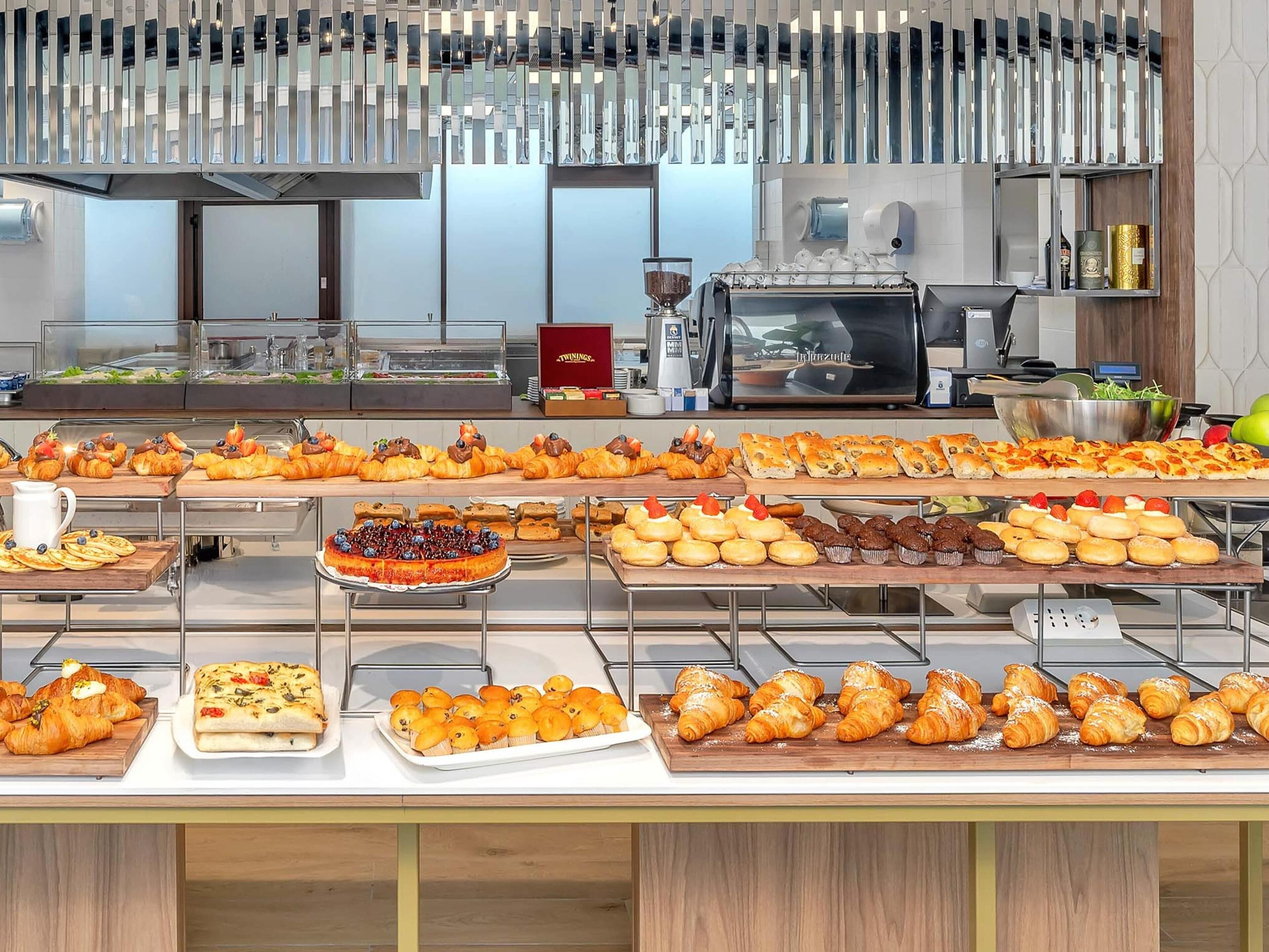 فطور أوروبي يوميًا بتكلفة قدرها (15 EUR للشخص)