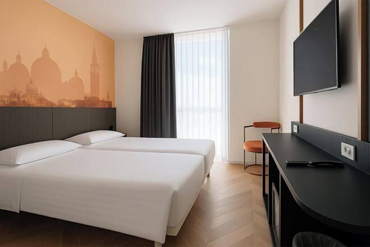 Een kluis op de kamer, een bureau, babybedden (toeslag), gratis wifi