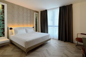 Double King Room with View | In-room safe, desk, free WiFi, bed sheets