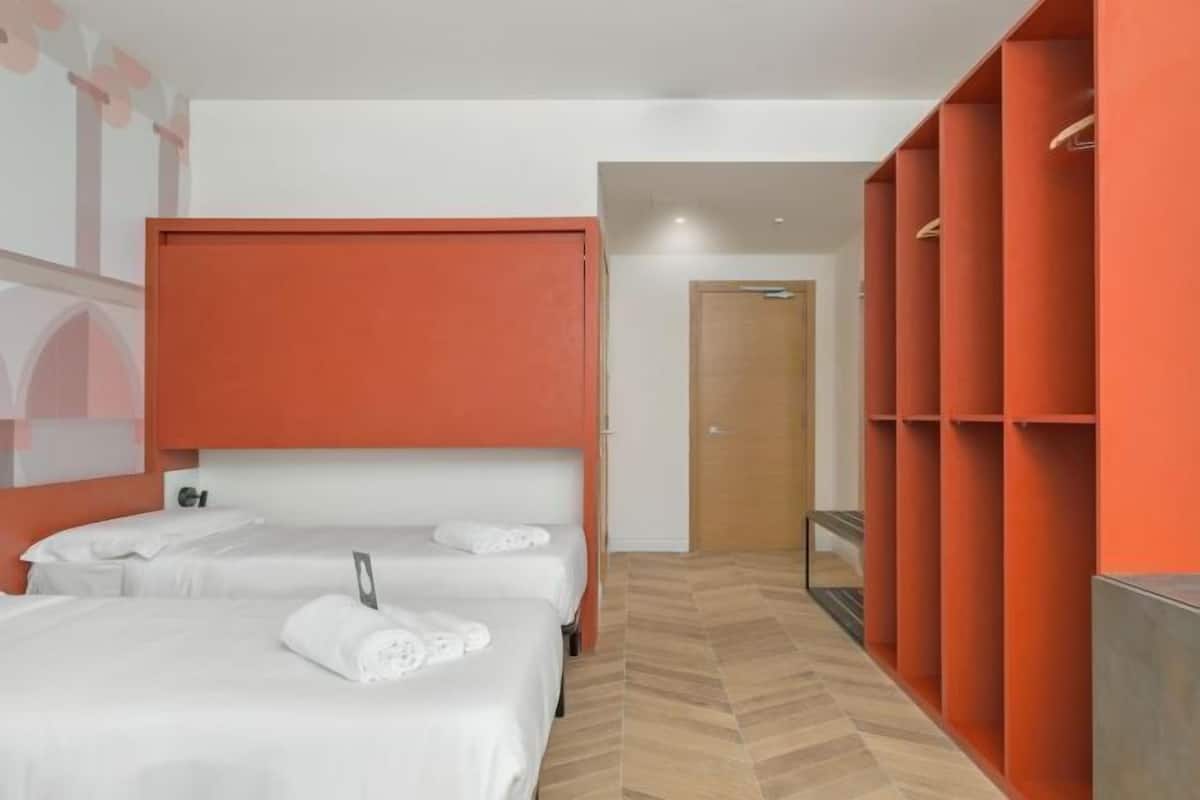 In-room safe, desk, free WiFi