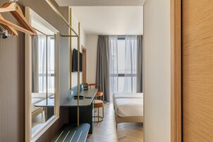 Standard Twin Room | In-room safe, desk, cribs/infant beds, free WiFi