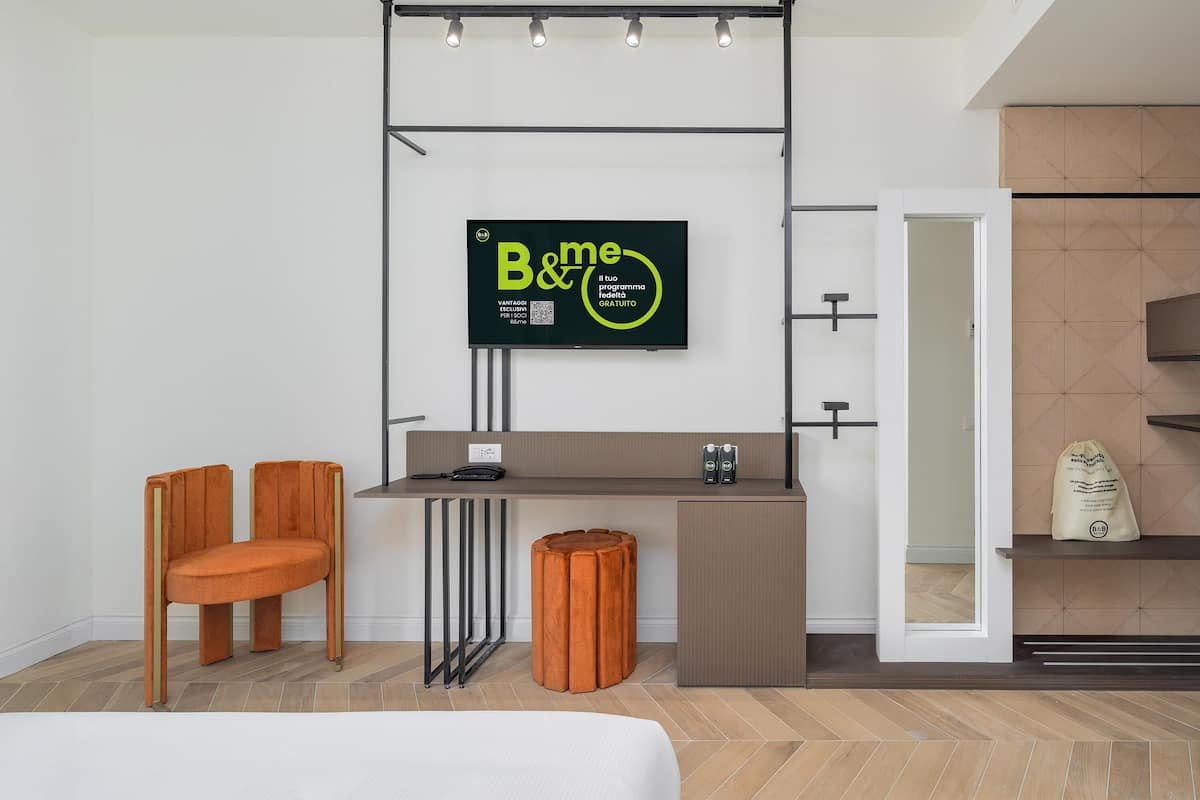 Habitación exclusiva doble, vistas a la laguna | Caja fuerte, escritorio, wifi gratis y ropa de cama