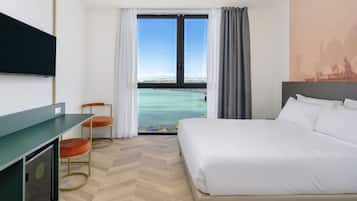 In-room safe, desk, free WiFi, bed sheets