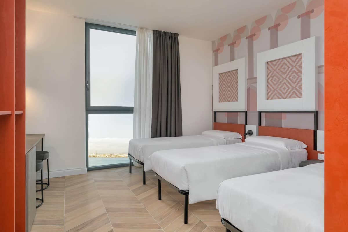 1 bedroom, in-room safe, desk, free WiFi