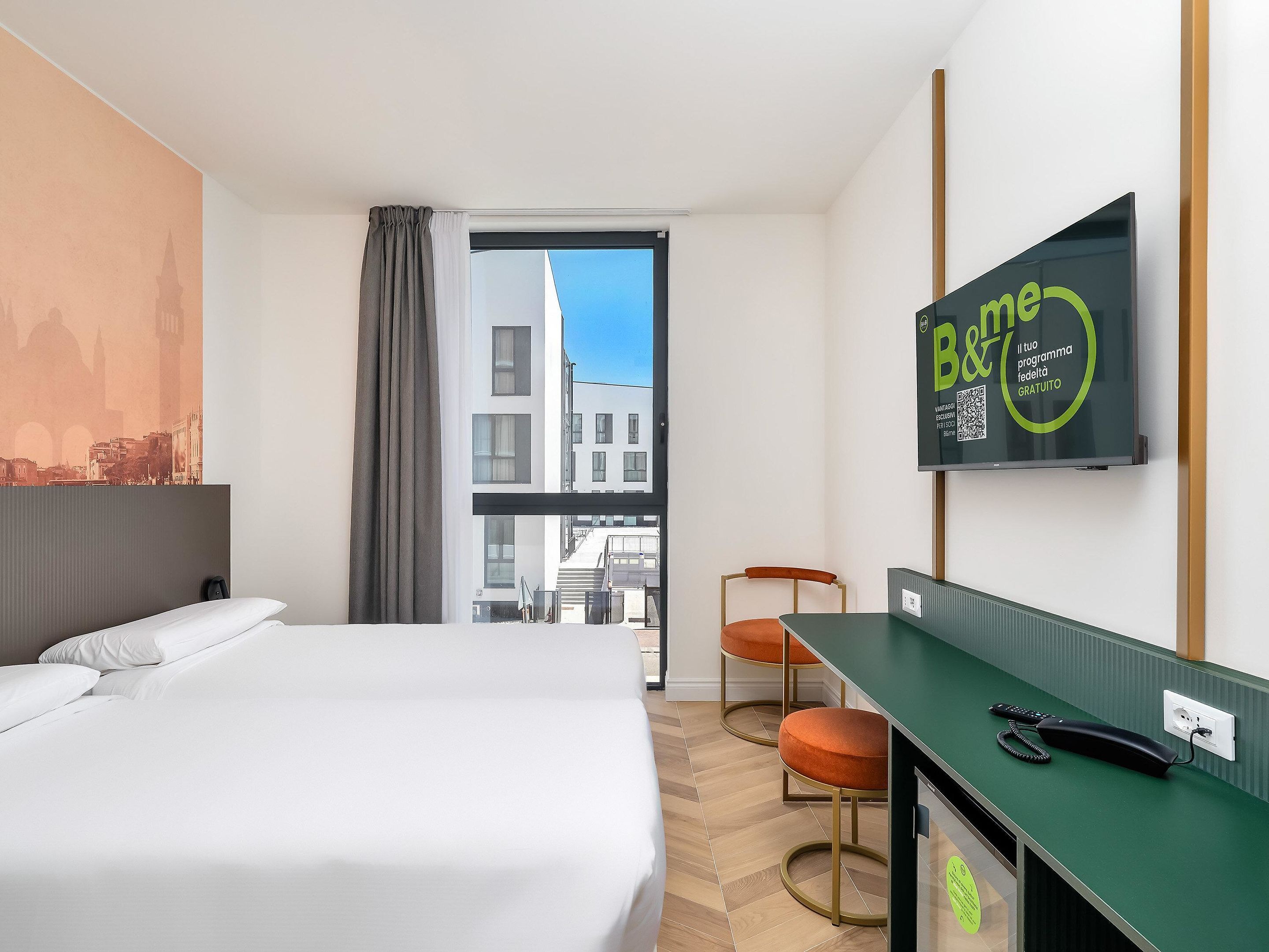 Tomannsrom – standard | Safe på rommet, skrivebord, wi-fi (inkludert) og sengetøy