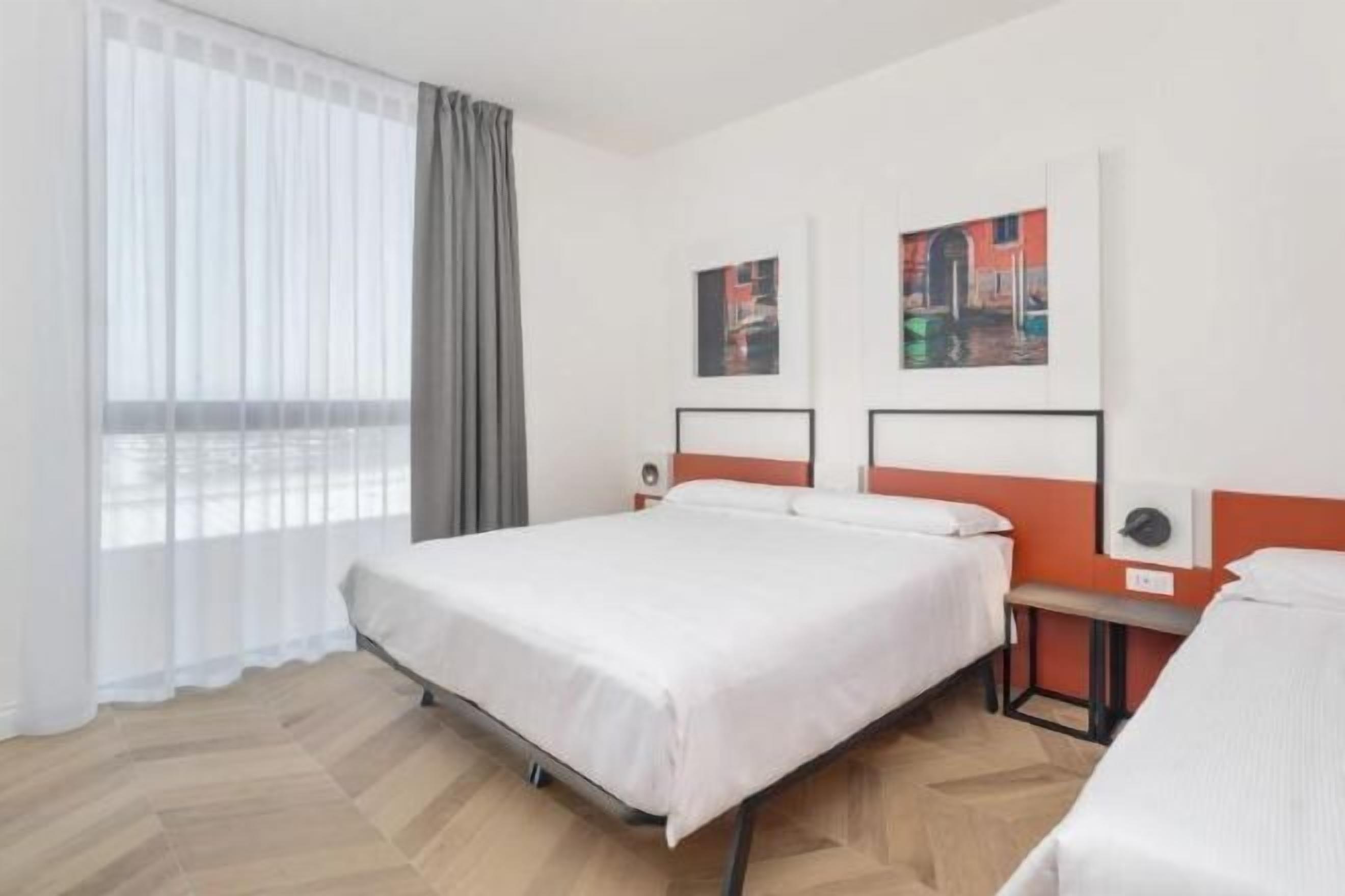 In-room safe, desk, free WiFi, bed sheets