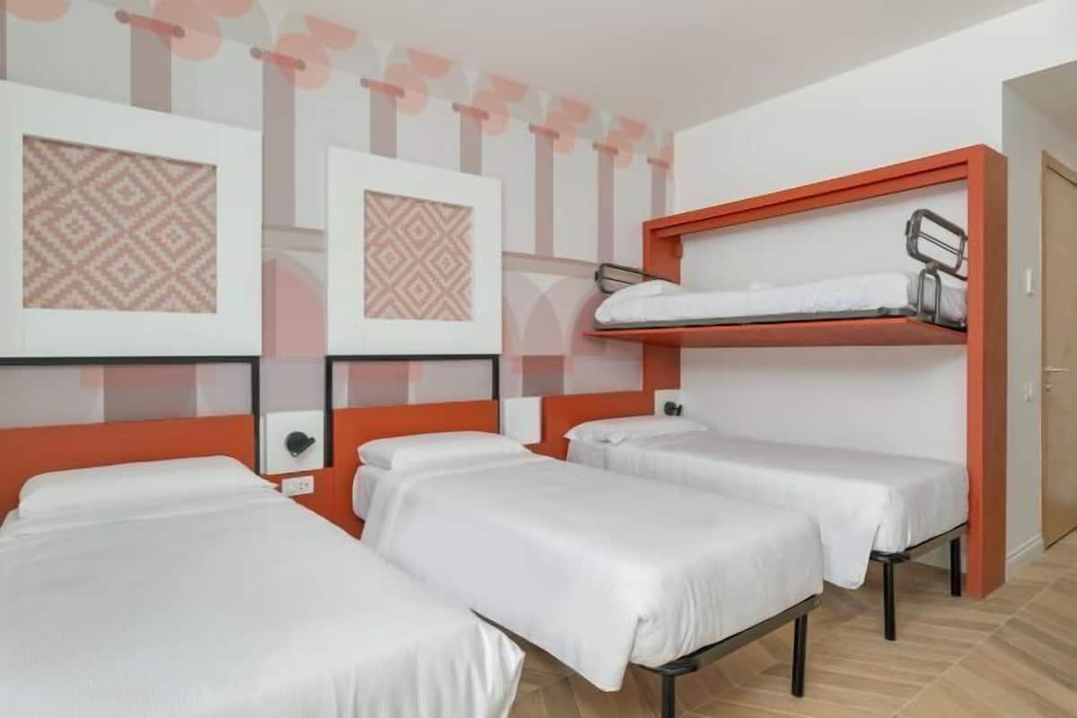 In-room safe, desk, free WiFi