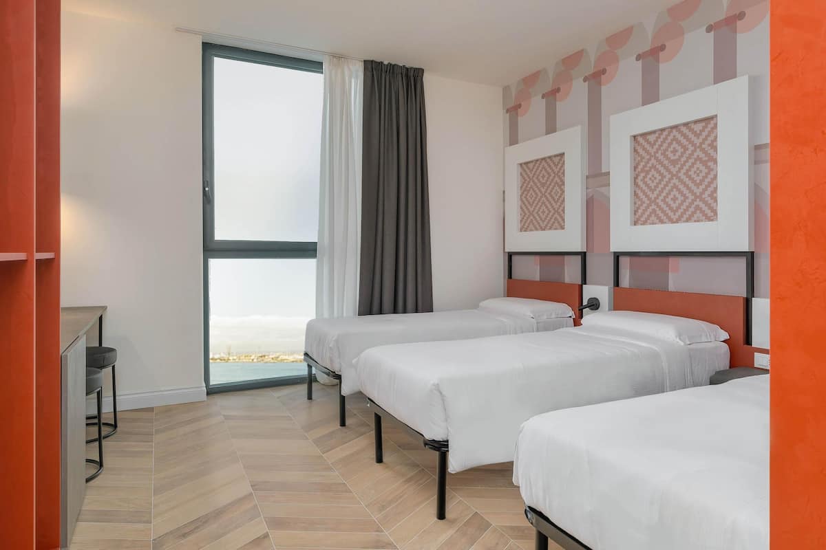 1 bedroom, in-room safe, desk, free WiFi