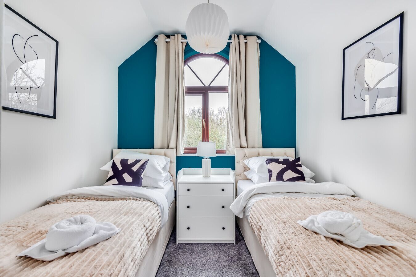 3 habitaciones, escritorio, tabla de planchar con plancha y wifi gratis 