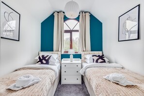 3 bedrooms, desk, iron/ironing board, free WiFi