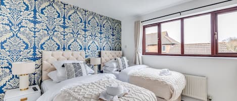 3 habitaciones, escritorio, tabla de planchar con plancha y wifi gratis