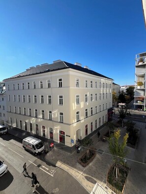 Exterior - Red Palm (Vienna)