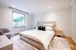 3 chambres, fer et planche à repasser, Wi-Fi, draps fournis