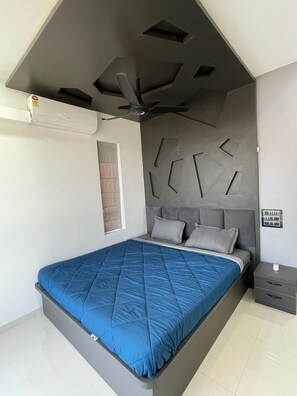 2 bedrooms, desk, iron/ironing board, free WiFi