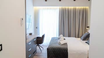 Caja de seguridad en la habitación y escritorio