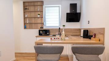 Frigobar, tetera/pava eléctrica