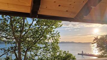 Habitación, vista parcial al mar, frente al océano | Vista del balcón