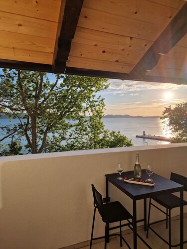 Seafront Sunset Studio&Rooms