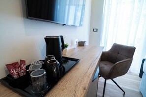 Room, Partial Sea View, Oceanfront | In-room safe, desk, laptop workspace, soundproofing - Seafront Sunset Studio&Rooms (Zadar)