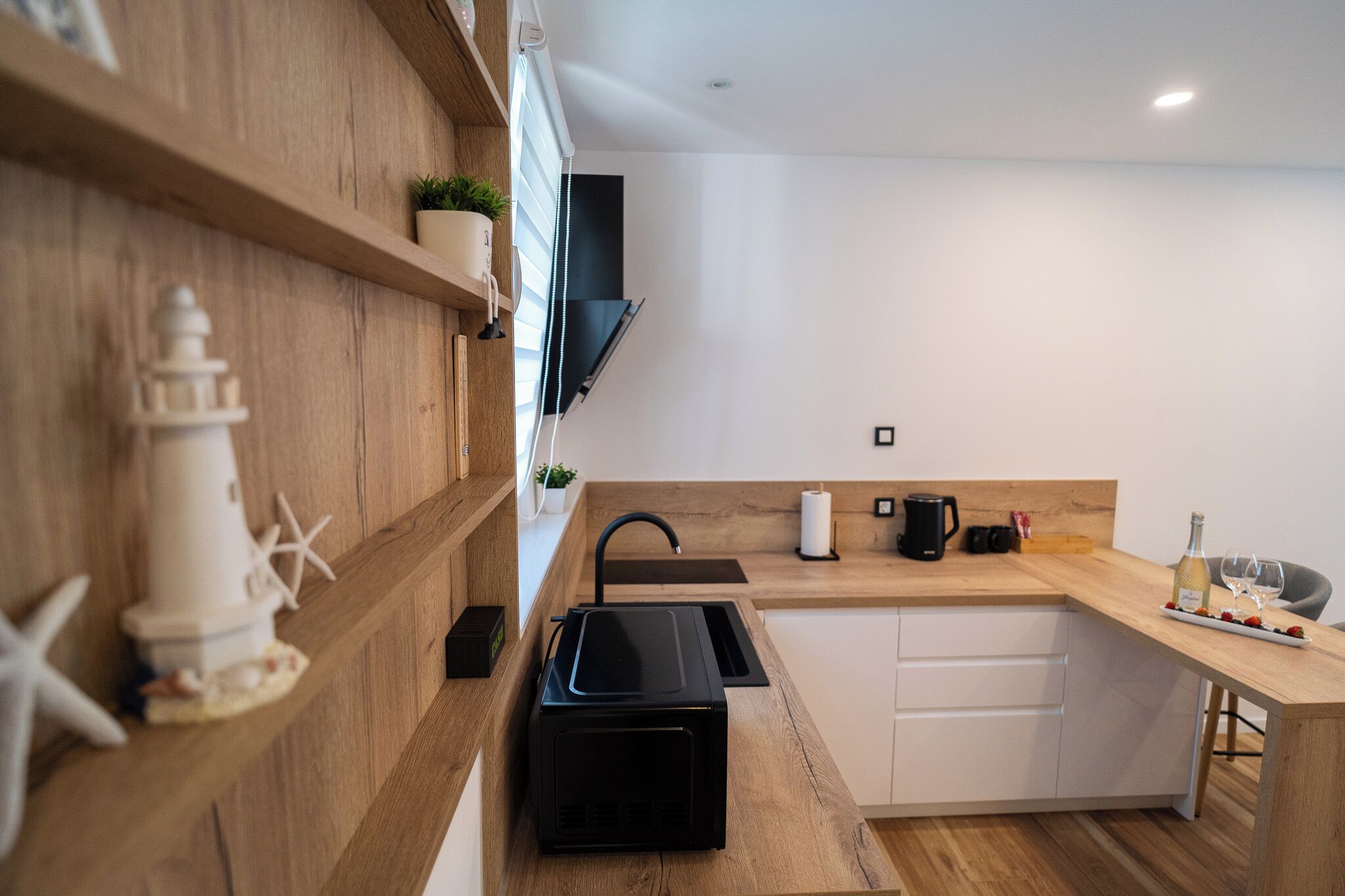 Studio, Balcony, Partial Sea View | Private kitchen