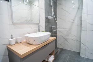 Room, Balcony, Oceanfront | Bathroom | Shower, hair dryer, towels, soap