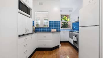 Frigorífic, microones, forn i placa de cuina