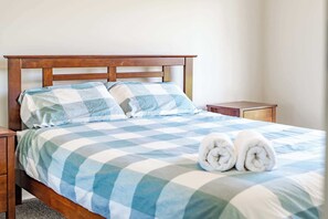 4 quartos, ferros/tábuas de passar roupa, Wi-Fi, roupa de cama