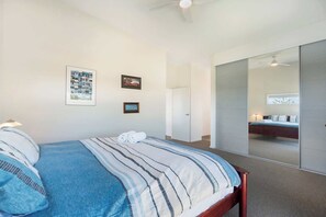 4 bedrooms, iron/ironing board, WiFi, bed sheets