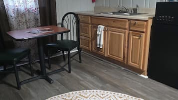 Studio Comfort | Dapur pribadi | Lemari es kecil dan microwave