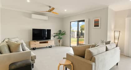Kwilena, Brand new Holiday home in an amazing location.