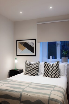 3 Bedroom Apartment Lower Ground | Laptop workspace, iron/ironing board, free WiFi - The Maddox (London)