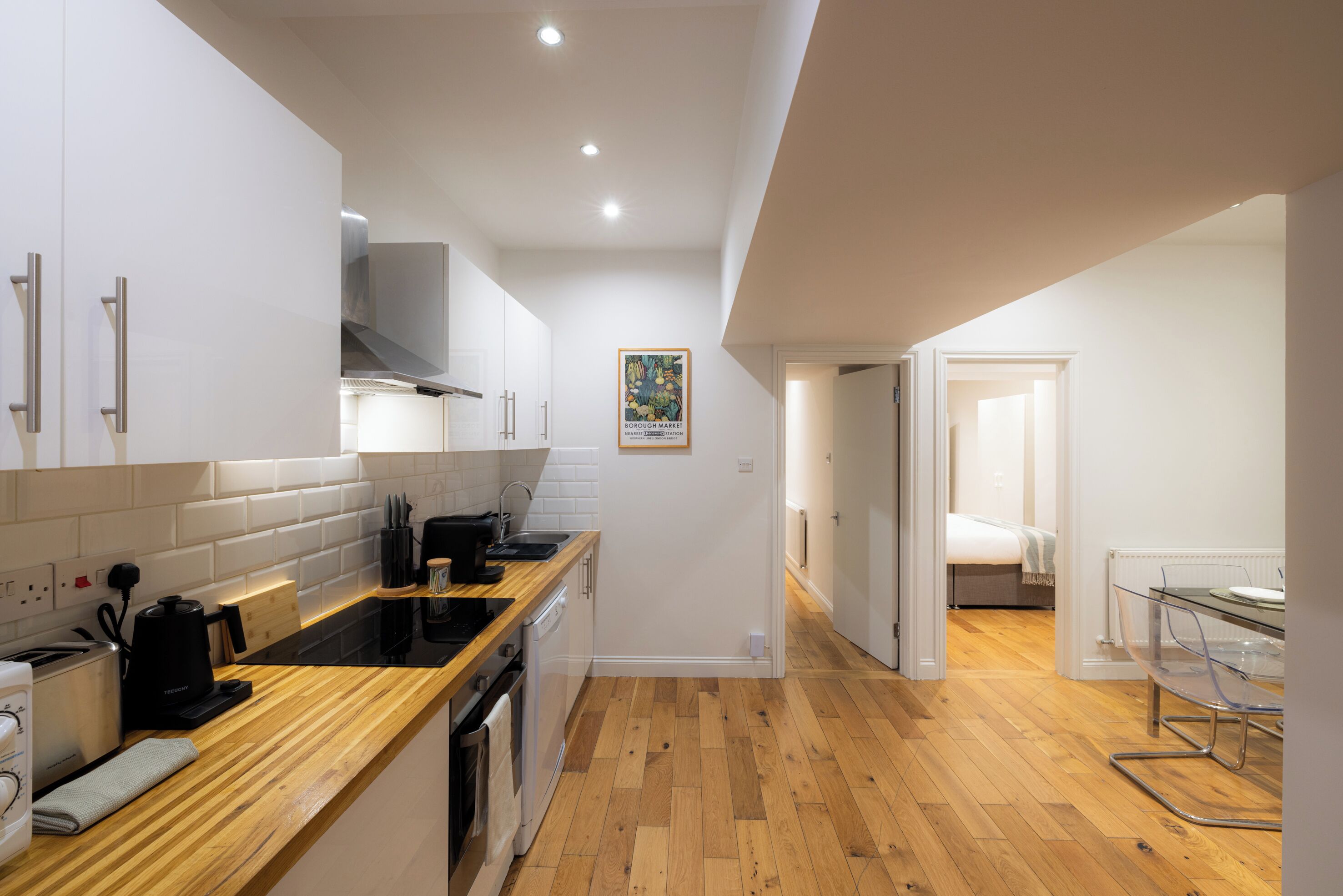 3 Bedroom Apartment Lower Ground | 私人厨房 | 冰箱、微波炉、烤箱、炉灶