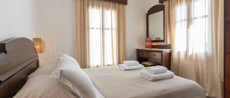 Apartment, Smoking | 6 bedrooms