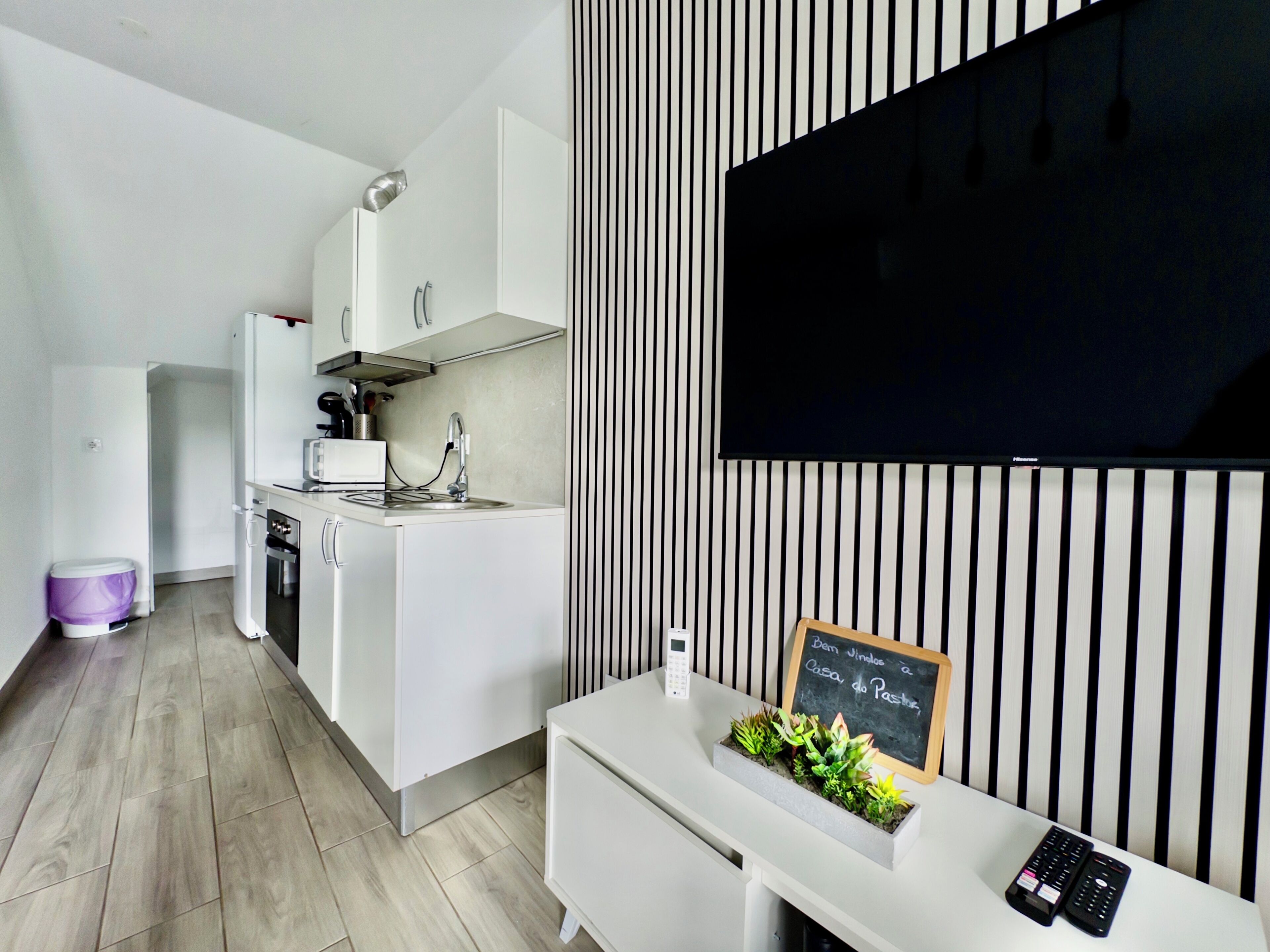 Comfort Cottage, Mountain View | Private kitchen | Full-size fridge, microwave, oven, stovetop