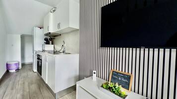 Comfort cottage, uitzicht op bergen | Privékeuken | Een koelkast/vriezer, een magnetron, een oven, een kookplaat