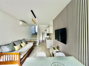 Comfort Cottage, Mountain View | Living area