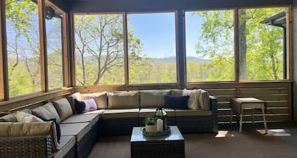 Good Vibes Only: Red River Gorge! Large Game Room! Hot Tub!