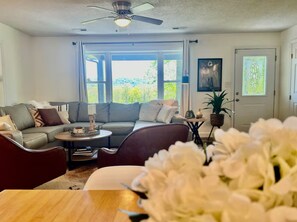 Smart TV, video games, DVD player, ping pong - Good Vibes Only: Red River Gorge! Large Game Room! Hot Tub! (Clay City)