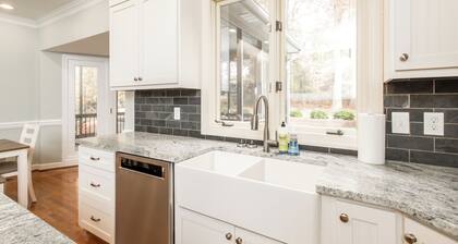 Spacious Home Great for Holidays;Sleeps 20;Hot Tub; Gym; Pool; Game Room;