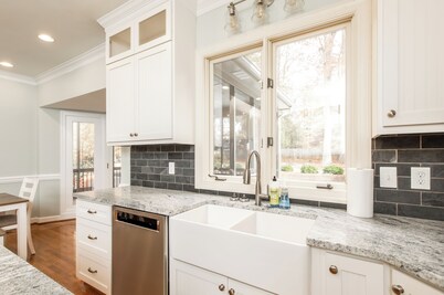 Spacious Home Great for Holidays;Sleeps 20;Hot Tub; Gym; Pool; Game Room;