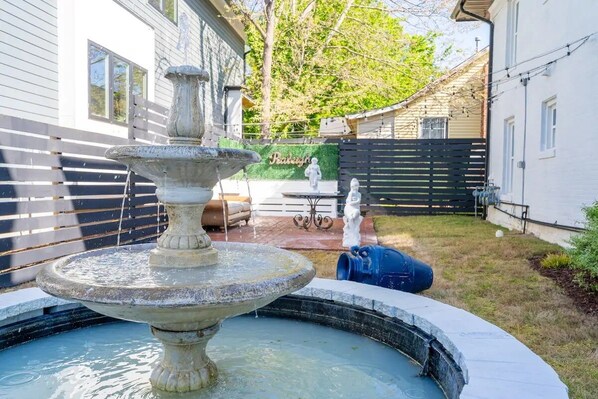 Outdoor spa tub - Beautiful Historic DT Raleigh (Raleigh)