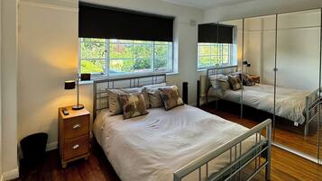 4 bedrooms, desk, iron/ironing board, WiFi