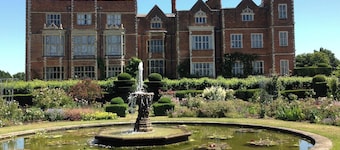 Fabulous Art Deco home with garden, parking n Wifi near Harry Potter (sleeps 8)