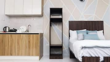 2 bedrooms, desk, laptop workspace, blackout curtains